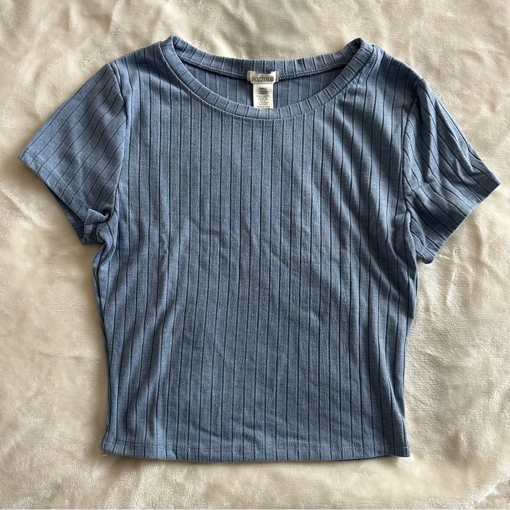 small blue cropped tee